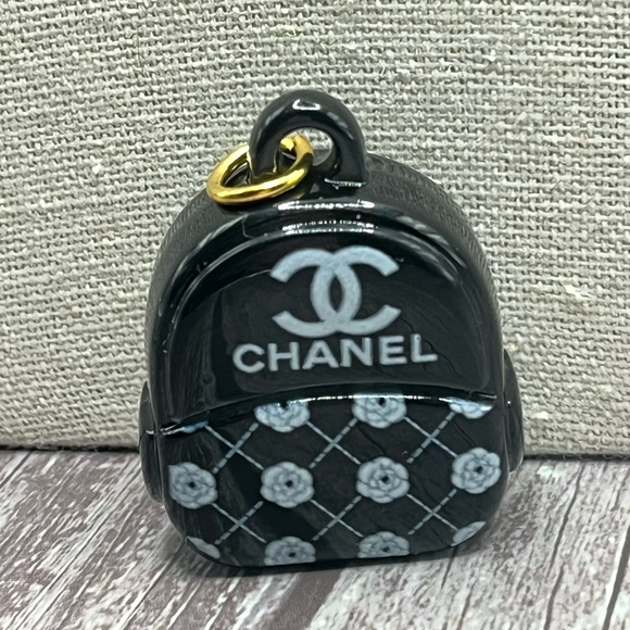 SALE❣️CHANEL Backpack Charm Stamped CC Logo Pendant Charm Camellia Black & White - Picture 8 of 12